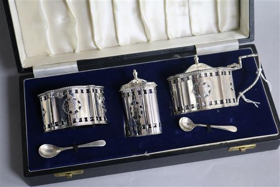 A modern cased three piece silver condiment set and pair of condiment spoons, A Chick & Sons Ltd, London, 1972,